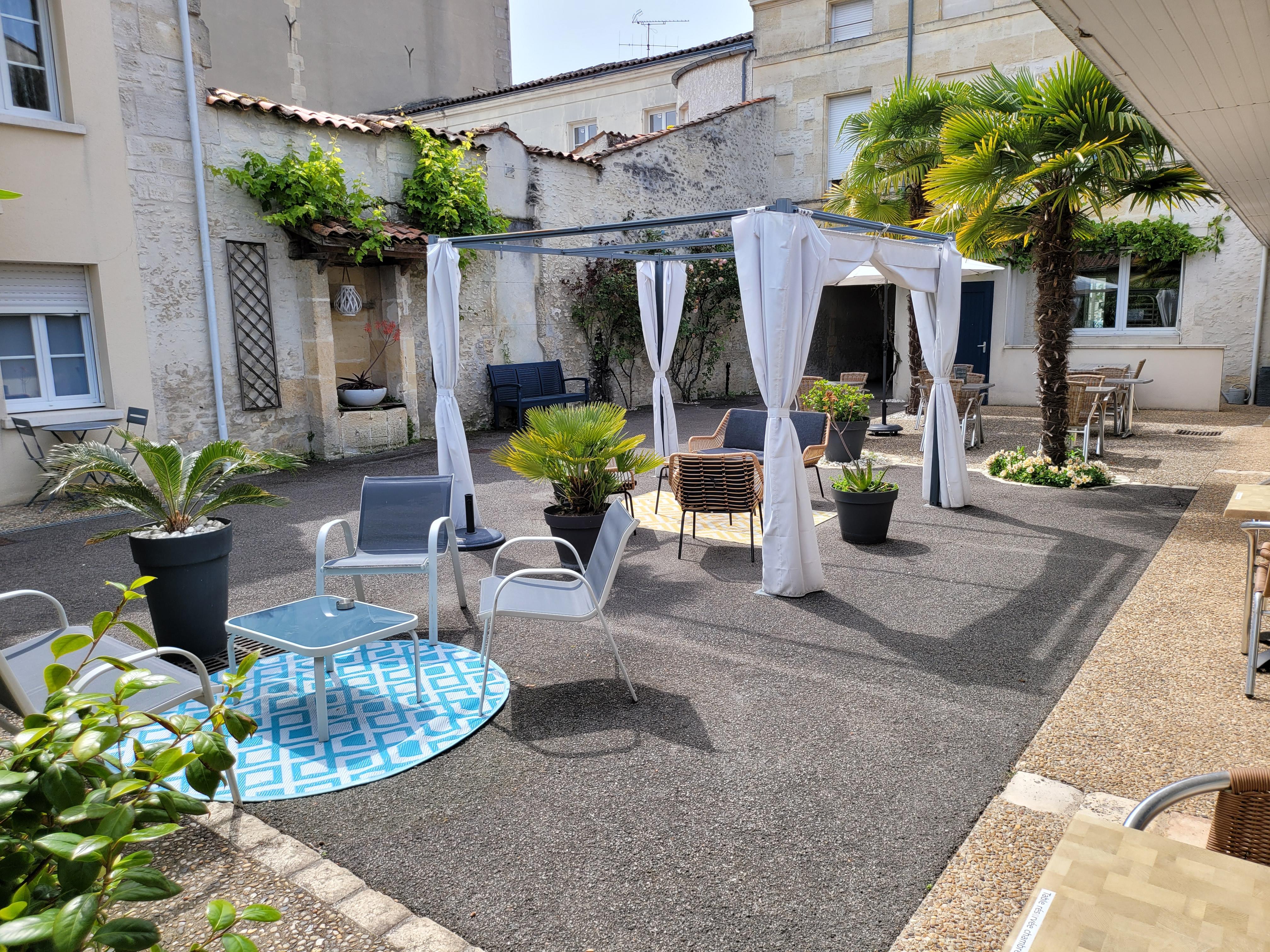 Cit'Hotel Le Cheval Blanc Cognac Centre Exterior photo