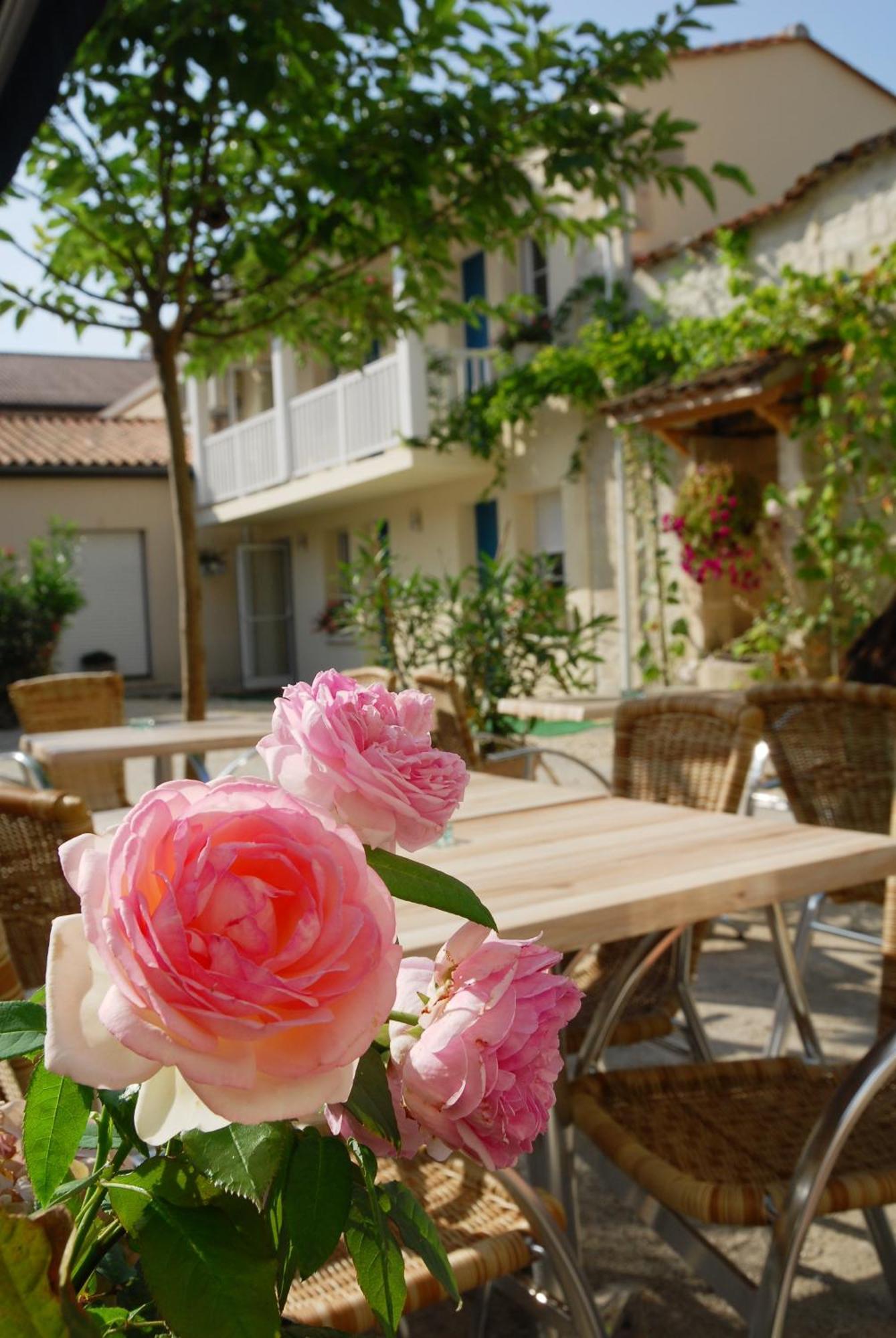 Cit'Hotel Le Cheval Blanc Cognac Centre Exterior photo