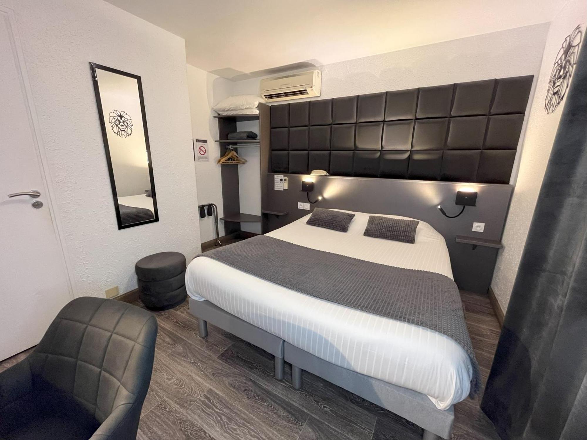Cit'Hotel Le Cheval Blanc Cognac Centre Exterior photo
